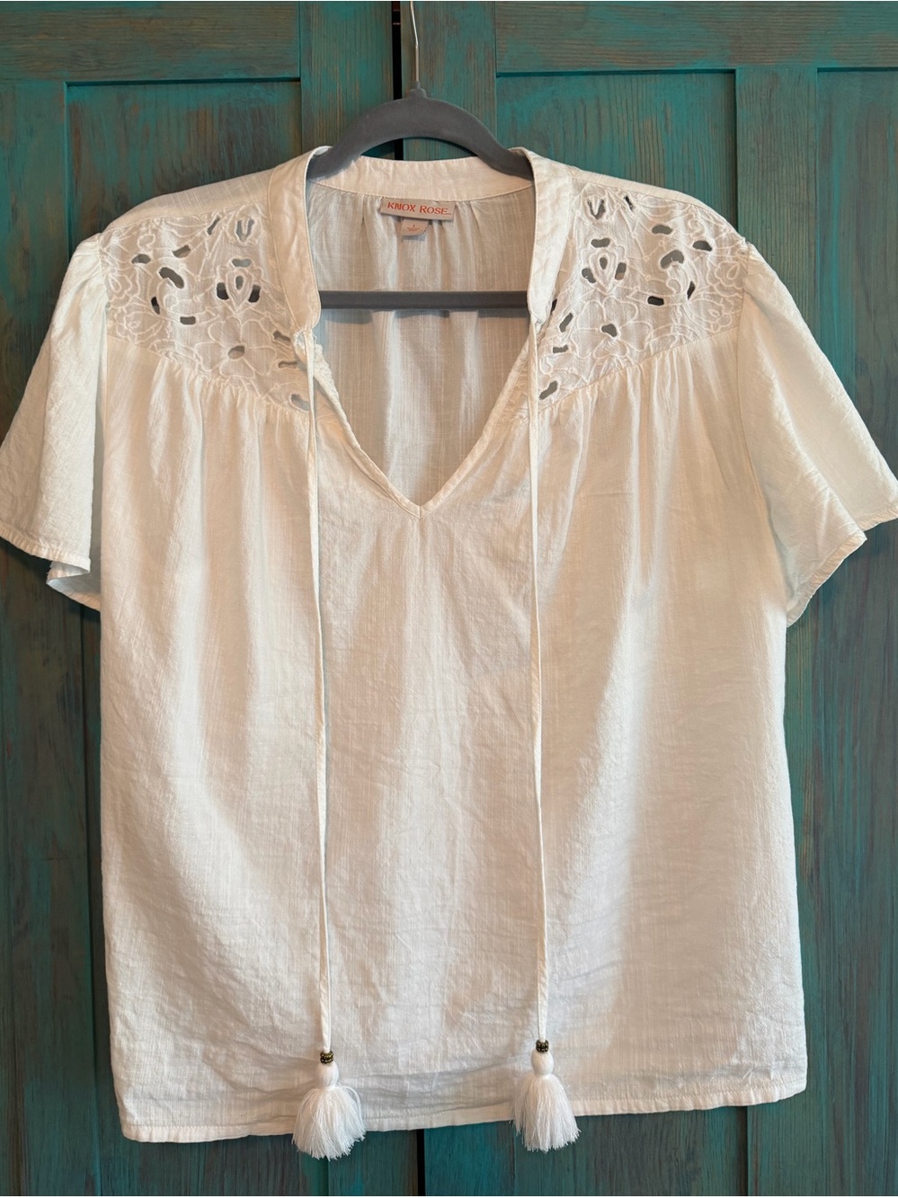Knox Rose White Embroidered V-Neck Tassel Top, Large